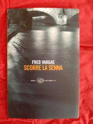 Libro usato in vendita Scorre la Senna Fred Vargas