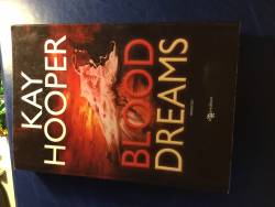 Libro usato in vendita BLOOD DREAMS KAY HOOPER